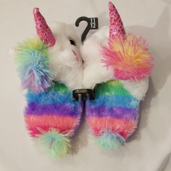 Girl's Unicorn Slippers - Picture 4 of 8